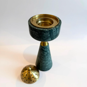 Brûleur d'encens religieux artisanal avec base en marbre vert naturel et dessus en laiton brossé, résistant à la chaleur, 3,8 x 3,8 x 11 (L x P x H) - Product Image 3
