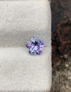 Tanzanite naturelle taillée en fleur, pierre précieuse unique faite à la main, 2,00 carats, certifiée par un tiers pour la fabrication de bijoux, bague, pendentif - Product Image 6