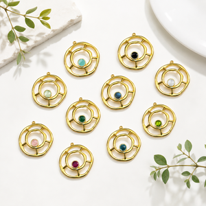 จี้โลหะผสมชุบทองรูปทรงเรขาคณิต ประดับด้วยหินออนิกซ์สีดำแบบฝังขอบ ดีไซน์โซลิแทร์ สไตล์วินเทจสำหรับทุกเพศ - Product Image 3