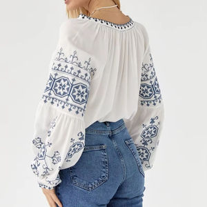 Chemisier bohème brodé pour femme, en coton, à manches longues, style paysanne, motif floral ethnique, coupe ample, tunique - Product Image 1