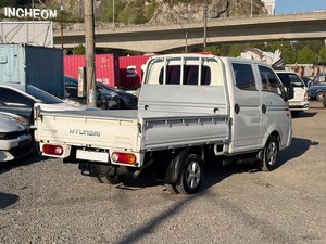 Camión de Carga PorterII Usado para Trabajo Ligero, Turbo Euro VI, Diésel, Manual, Asientos de Cuero, Cabina Doble, 4x2, Plataforma Plana - Product Image 2