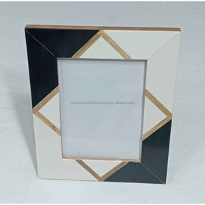 Marco de Fotos de Madera Ajustable Hecho a Mano, Negro con Incrustaciones de Resina de Rayas Diagonales Color Marfil |   Exhibidores de Mesa Ecológicos de Resina, Arte en Resina - Product Image 3