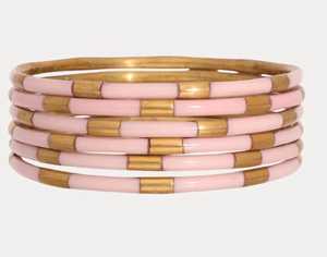 Elegantes brazaletes de color turquesa con incrustaciones de resina de latón para mujer, joyería hecha a mano para regalar, producto fabricado por Flatant Exports - Product Image 4