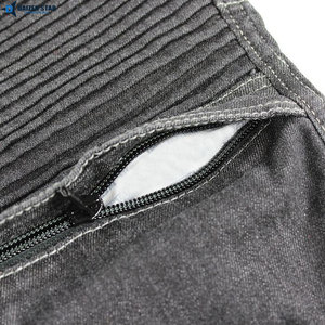 Pantalones de mezclilla negros para motociclistas con paneles reforzados y protección CE para motociclistas, para usar en todas las estaciones. - Product Image 4