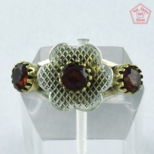 Atractivo anillo de piedras preciosas granate unisex étnico de fiesta vintage de Plata de Ley 925 de dos tonos con diseño simple - Product Image 3