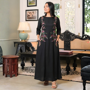 Vestido Maxi Negro de Rayón Twill con Bordado - Product Image 1