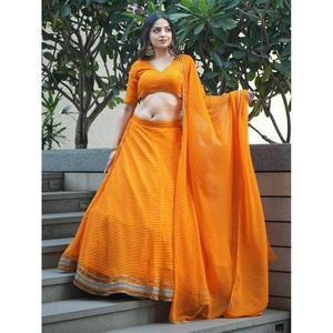 Magnifique Lehenga Choli de créateur en Georgette à imprimé Laheriya orange - Product Image 5