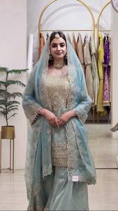 Conjunto de traje Sharara de georgette sintético de diseño con bordado de lentejuelas, mangas elegantes y dupatta - Product Image 2