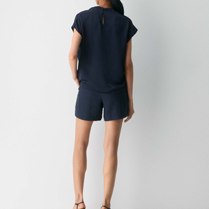 Chemisier en satin de soie personnalisé pour femme, col drapé, froncé, sans manches, coupe ample, tissé uni, tendance - Product Image 2