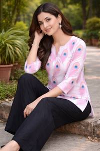 Ensemble décontracté pour femmes, kurta en rayonne ethnique à imprimé paon rose avec manches palazzo noires - Product Image 3