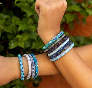 Brazalete ancho con cuentas hecho a mano, pulsera tejida tribal Maasai para mujer, joyería étnica africana con patrón geométrico de cuentas de vidrio. - Product Image 6