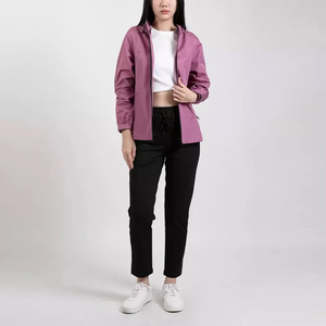 Chaqueta Cortavientos Rosa con Capucha para Mujer, Manga Larga, Poliéster, Estilo Blusón, Corte Regular, para Primavera - Product Image 3