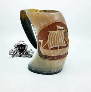 Chope à bière rustique en corne de buffle gravée sur mesure, corne à boire médiévale faite à la main avec poignée - Product Image 4
