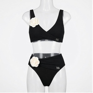 Ensemble bikini noir côtelé 2 pièces avec décoration florale 3D, col en V profond, taille haute, maillot de bain pour femme - Product Image 1