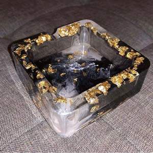 Cendrier carré en résine avec accents de feuille d'or, design moderne et luxueux, pour la maison et le bureau, forme personnalisée, support à savon et bijoux en résine époxy - Product Image 1