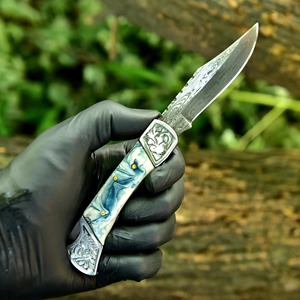 Couteau pliant artisanal en acier Damas avec fourreau en cuir pour la chasse et l'extérieur - Product Image 1