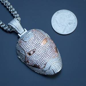 Colgante de Máscara de Iron Man Unisex de Alta Calidad, Moderno, Elegante y a la Moda, Hecho con Piedras de Imitación de Diamantes, Estilo Hip Hop, en Venta - Product Image 3