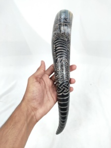 Corne à boire viking artisanale pour la bière, corne de bœuf de haute qualité polie, corne naturelle fabriquée à la main pour boire, artisanat viking - Product Image 6