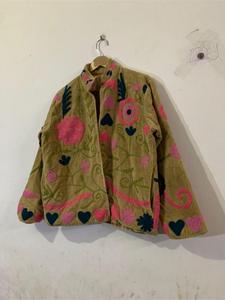Chaqueta Suzani Bordada de Terciopelo de Algodón Premium con Patrón Floral, Manga Larga, Cuello Alto, Estilo Bohemio Hecho a Mano, Abrigo de Invierno - Product Image 3