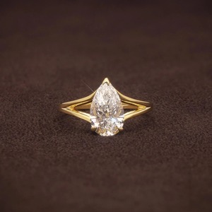 Nueva Colección Anillo de Compromiso con Diamante Corte Pera Creado en Laboratorio en Oro Amarillo de 14K, Anillo de Diamantes Fino para Mujer - Product Image 1