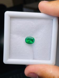 Esmeralda Natural de Zambia, Corte Ovalado, 2.45 Quilates, Calidad AAA, Verde, Certificada por IGI, Brillo Excelente, Corte y Pulido Perfectos para Joyería - Product Image 2