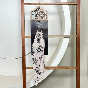 Soporte para Bufandas de Cuero Vacuno con Diseño a Cuadros, Hecho a Mano, con Anillos Metálicos, Decoración Rústica de Pared Estilo Western para Bufandas y Accesorios - Product Image 4