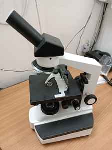 Microscope clinique binoculaire de laboratoire biologique, éclairage LED, mise au point manuelle, oculaire 10x, indice de protection IP55, grossissement 100x-1000x - Product Image 3