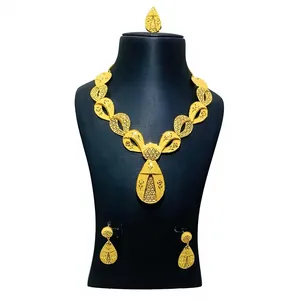 Juego de Collar con Colgante Clásico de Latón Chapado en Oro, Diseño de Flor, Cadena de Caja, para Mujer, Regalo para Compromiso, Boda o Fiesta, Novedad 2022 en EE. UU. - Product Image 1