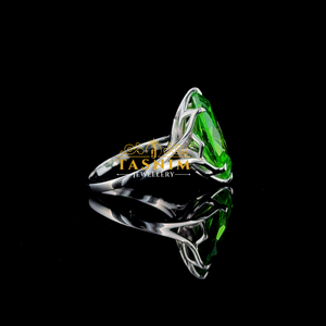 แหวนหมั้นผู้หญิง Tasnim รุ่น Merquce Cut Solitaire VVS Moissanite ประดับเพชรแบบ Prong Setting สไตล์คลาสสิก ตัวเรือนเงินชุบทองคำขาว - Product Image 2
