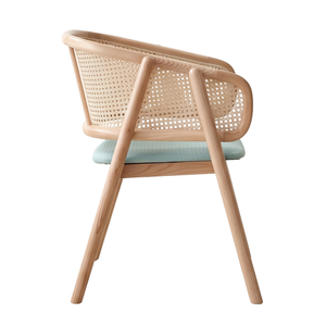 Chaise de salle à manger Helen avec dossier en rotin, structure en bois, coussin bleu clair, design scandinave moderne, mobilier de restaurant - Product Image 2