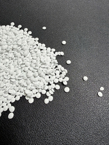 Masterbatch blanc pour tuyaux 70% TiO₂ PE PP, moulage par injection, sacs de courses, emballage industriel, tuyaux en plastique agricoles - Product Image 1