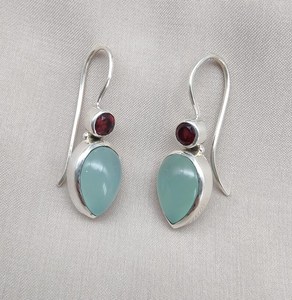 ต่างหูทรงหยดน้ำประดับพลอยแกรนเนตอะควาคาลซีโดนีธรรมชาติ รับรองโดย GIA เงินแท้ 925 เครื่องประดับพลอยสำหรับผู้หญิง ขายส่งแบบ OEM - Product Image 6