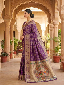 Sari en soie Banarasi Katan violet avec motif paon tissé or pour mariage, tenue traditionnelle indienne pour femme, longueur ras du sol - Product Image 2