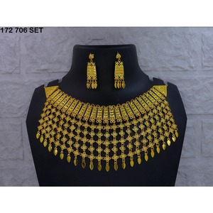 Parure de bijoux exquise pour femme, style bohème, en cuivre plaqué or, pour mariage, fiançailles et fête, comprenant collier et boucles d'oreilles à pampilles en filigrane doré - Product Image 1