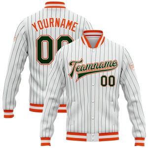 Chaqueta Varsity Personalizada de Invierno para Hombre, Marca Athletic International, con Nombre y Número Bordados en la Parte Delantera, 100% Algodón Antibacteriano, Cuello Alto - Product Image 2