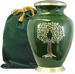 Urna verde esmeralda pulida con un emblema dorado del árbol de la vida. Disponible a precios de mayorista con bolsa de terciopelo a juego. - Product Image 1