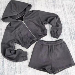 Conjunto de Sudadera Corta con Cremallera Completa y Bolsillos Tipo Canguro de Forro Polar 100% Algodón para Mujer y Pantalones Cortos de Cintura Baja con Efecto Desgastado - ¡Oferta Más Vendida! - Product Image 5