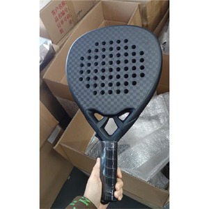 Raquette de padel en fibre de carbone en forme de larme |   Housse en cuir personnalisée OEM |   Entraînement professionnel léger et fait main - Product Image 3