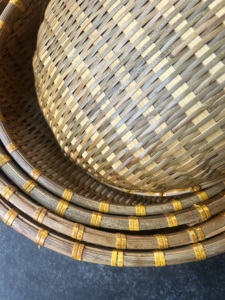 Lot de 5 plateaux de service ronds en bambou 26-36cm du Vietnam pour la présentation de fruits, le service du pain, la présentation alimentaire OEM/ODM, faits à la main - Product Image 6