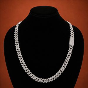 Collar de Eslabones Cubanos Miami con Incrustaciones de Diamantes y Cierre de Diamantes para Hombre - Product Image 1