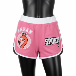 Shorts de poliéster y spandex premium de 240 GSM, color rosa, con paneles de ribete blanco y logotipo bordado. - Product Image 1