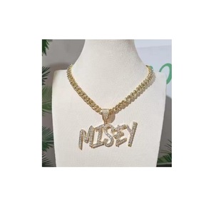 Pendentif diamant de qualité export en or rose, collier moderne pour tenue décontractée, bureau et soirées, en vente - Product Image 2