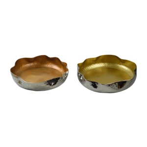 En promotion : Bol en métal en forme de pomme rose avec bord doré, design original pour fruits et collations, idéal pour offrir. - Product Image 5
