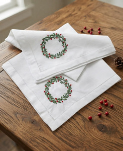 Serviette de table en coton de Noël avec guirlande brodée personnalisée en gros pour la maison ou l'hôtel Décoration de table de Noël avec surpiqûre Utilisation pendant les vacances - Product Image 1