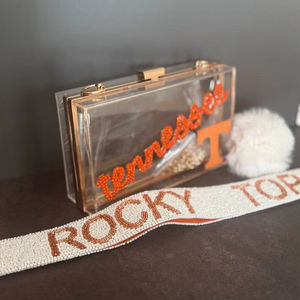 Nueva llegada: Correa de bolso de cuentas hecha a mano, de diseño, personalizada, con cuentas de semillas, para guitarra, bolso de mano y para el día del partido, accesorio para móvil - Product Image 1