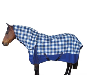 Couvertures d'équitation conçues avec un matériau respirant et imperméable, doublure douce assurant confort, durabilité et protection du cheval. - Product Image 5