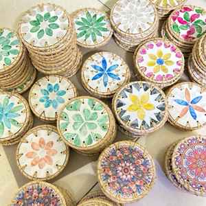 Sous-verre rond classique en rotin de couleur personnalisée avec motif de perles bleues, résistant à la chaleur, écologique, durable, décoration de table - Product Image 6