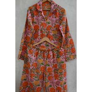 Ensemble de pyjama en coton imprimé à la main avec motifs floraux, léger, pour se détendre et dormir, vêtements de nuit pour femmes - Product Image 4