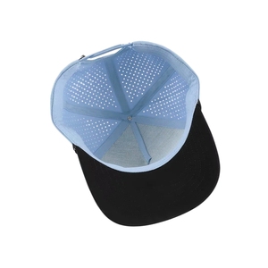 Gorra de Golf Ligera Personalizada de Dos Tonos con Orificios Cortados con Láser, Estructurada de 5 Paneles, Cierre a Presión, Logotipo Bordado en 3D, 100% Poliéster - Product Image 5