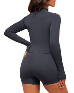 Veste de yoga pour femmes en gros, coupe en V, fermeture éclair intégrale, poches sécurisées, trous pour pouces sur le devant, coupe régulière, respirante, extensible dans quatre directions - Product Image 4